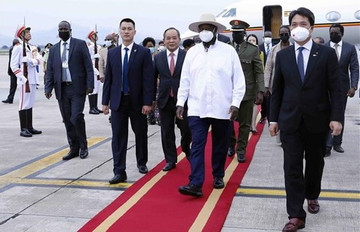 Ugandan President begins official visit to Vietnam