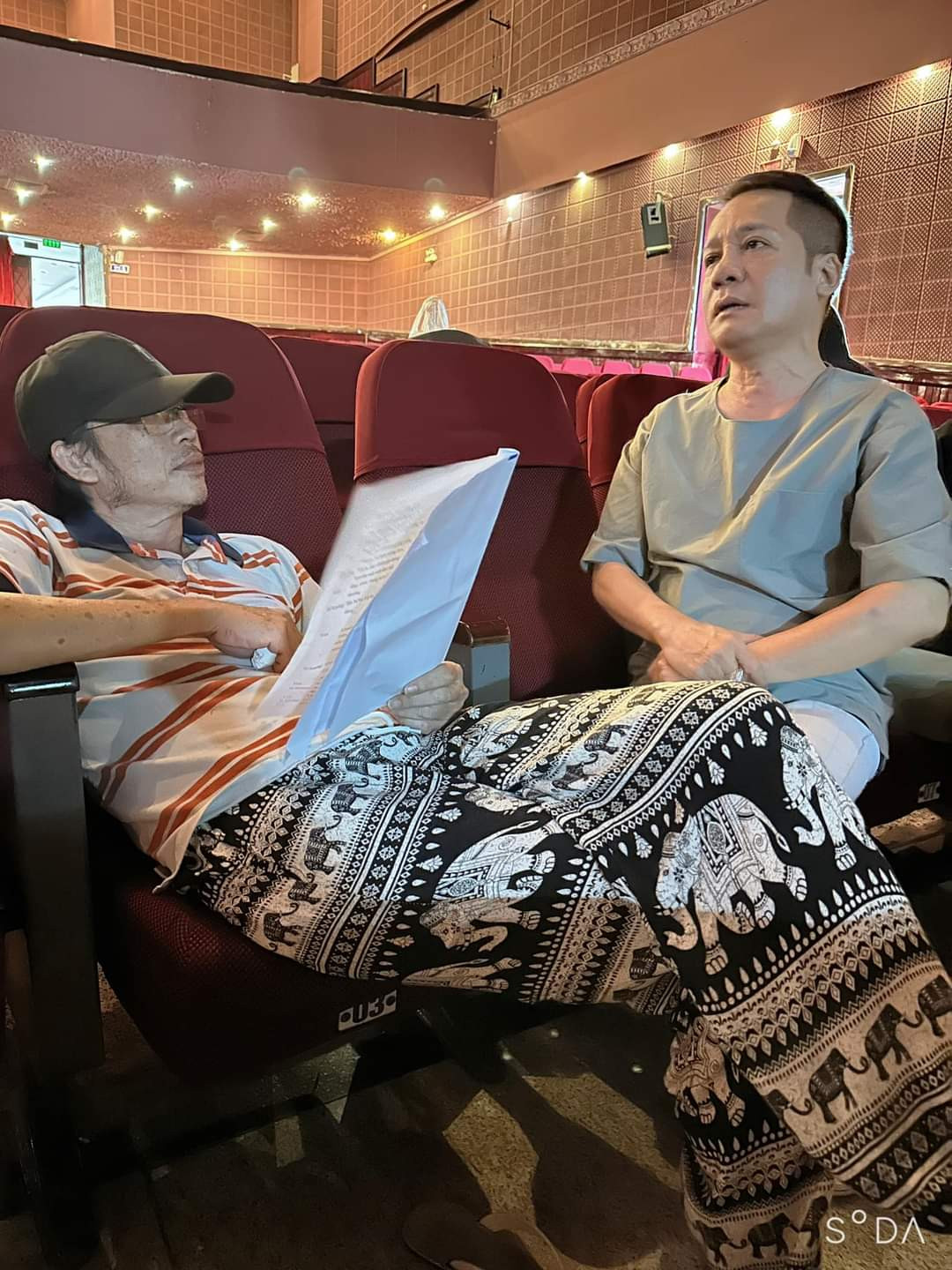 Tin sao Việt 24/11: Hoài Linh mệt mỏi tập kịch