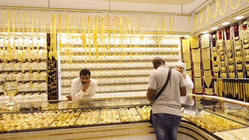 Chàng trai Việt khám phá chợ 'nhà giàu', ngày giao dịch gần 10 tấn vàng ở Dubai