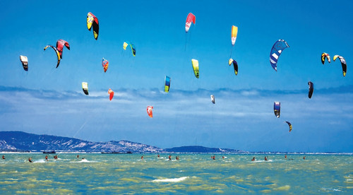 Ninh Thuan to host international kite surfing week for first time