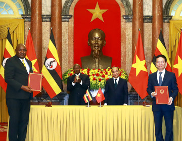 Chủ tịch nước và Tổng thống Uganda chứng kiến ký kết hợp tác thông tin truyền thông