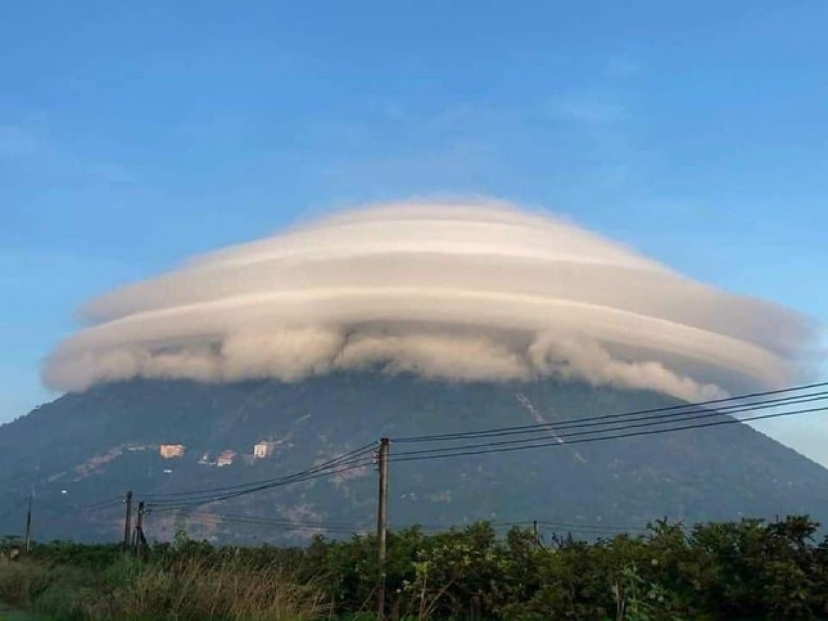 UFO-shaped clouds shrouding Vietnam mountain