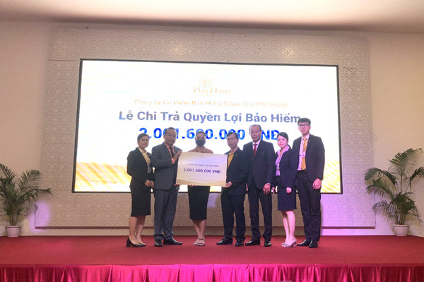 Công ty Cổ phần Bảo hiểm nhân thọ Phú Hưng (Phú Hưng Life) vừa tổ chức lễ công bố chi trả quyền lợi bảo hiểm với tổng số tiền hơn 3 tỷ đồng cho khách hàng tại Cần Thơ và Đồng Tháp.