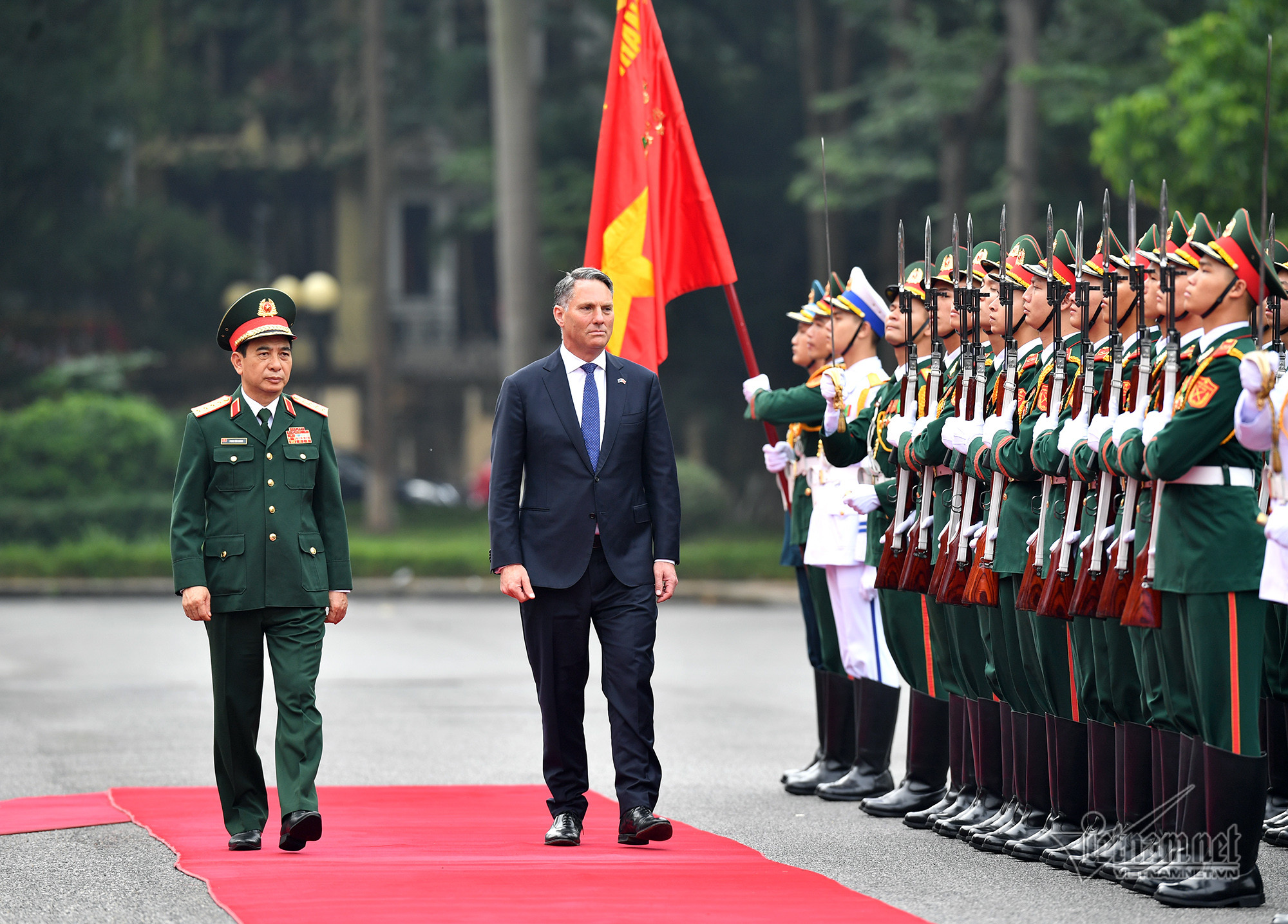 Đến Việt Nam, Bộ trưởng Quốc phòng Australia muốn nâng tầm quan hệ hai nước