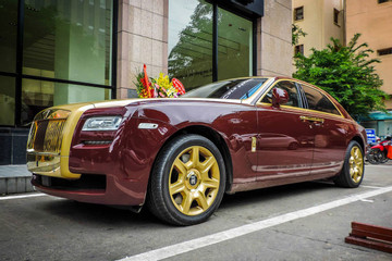 Rolls-Royce mạ vàng của ông Trịnh Văn Quyết vẫn chẳng ai ngó dù hạ gần 1 tỷ đồng