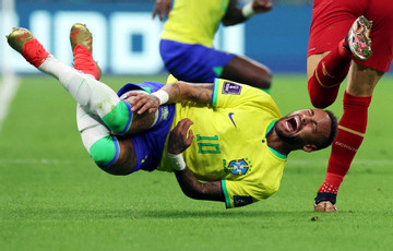 Cận cảnh chấn thương kinh hoàng của Neymar