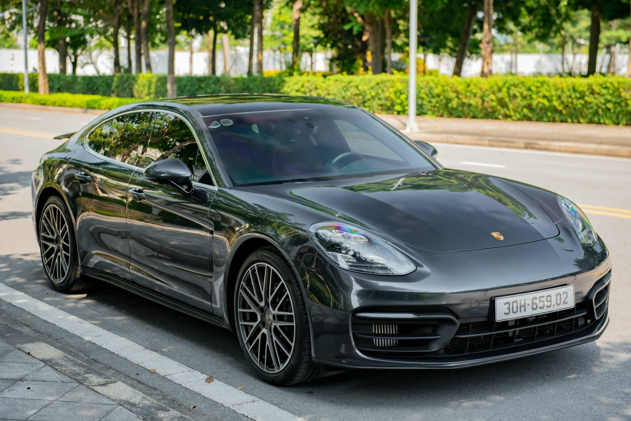 Porsche Panamera 2022 chạy 