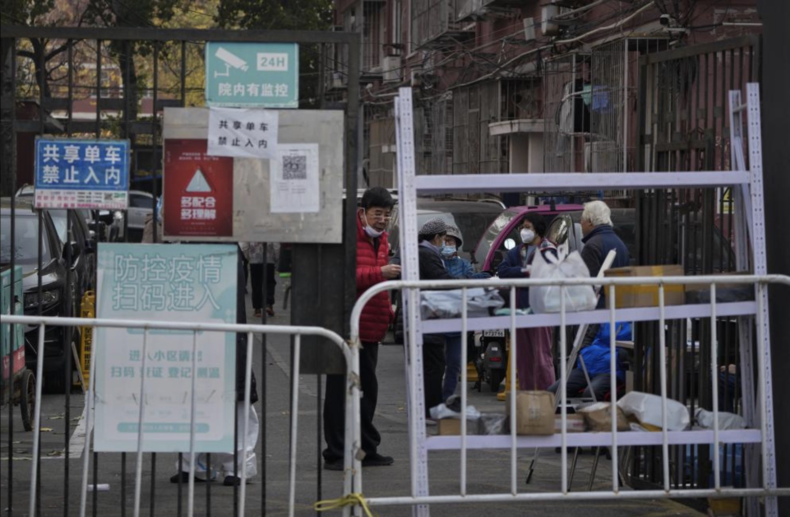 Hình ảnh cuộc sống ở Bắc Kinh đình trệ vì phong tỏa chống Covid-19
