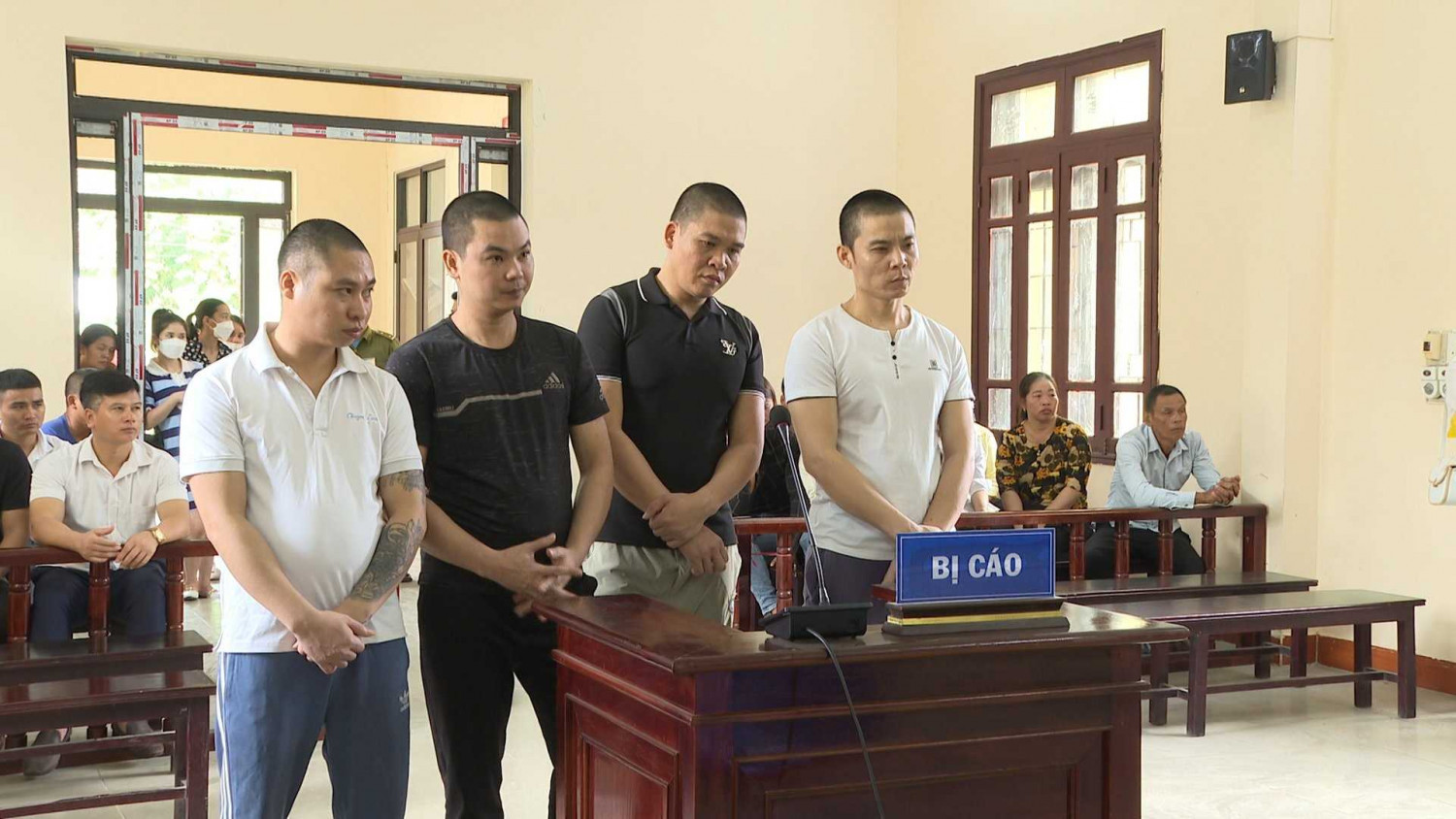 Vay tiền chủ quán karaoke để mua ma tuý mời bạn, 4 người bị phạt tù