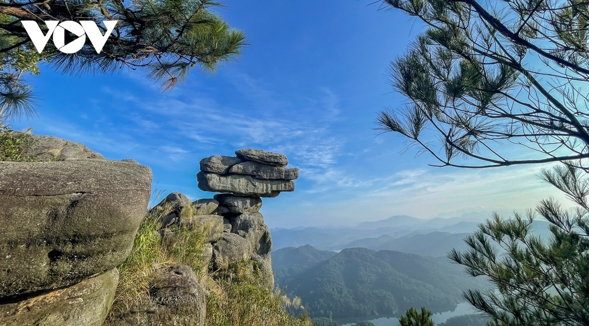 discovering stunning beauty of chong mountain in quang ninh province picture 2
