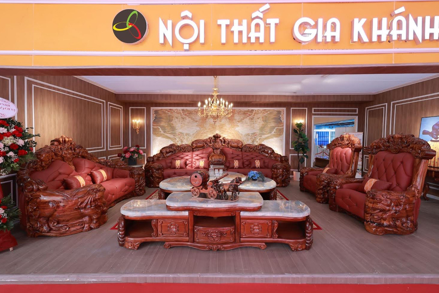 Nội thất Gia Khánh ra mắt bộ sofa gỗ mun tân cổ điển khủng tại Triển lãm Vietbuild 2022