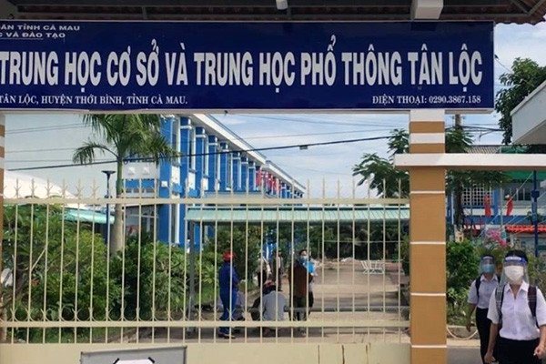 Phụ huynh 'tố' trường ấn định mức thu 308 triệu đồng xã hội hóa quỹ khen thưởng