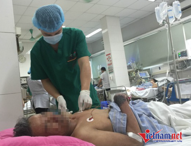 Vỡ nát 2 tinh hoàn, cắt 1/3 đùi phải sau khi cưa thùng xăng