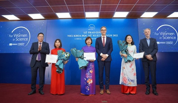 Three female scientists receive L’Oreal-UNESCO awards hinh anh 1