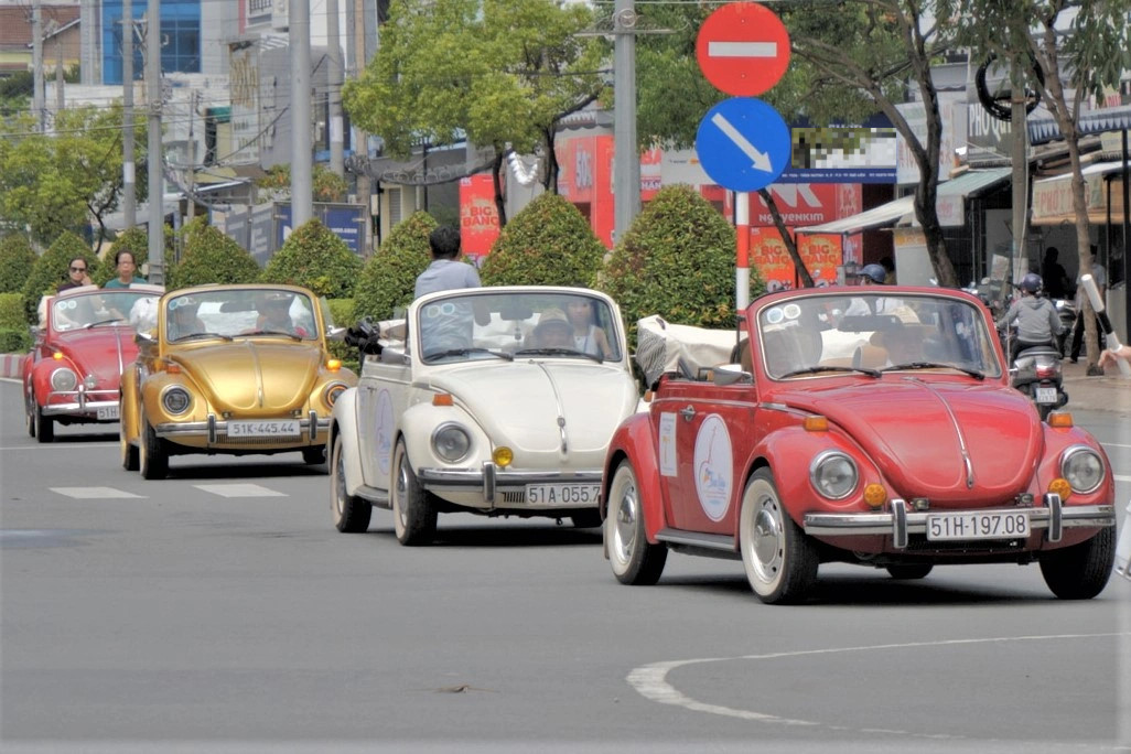 Đã mắt ngắm đoàn siêu xe ô tô cổ trên đường phố xứ Công tử Bạc Liêu - 3