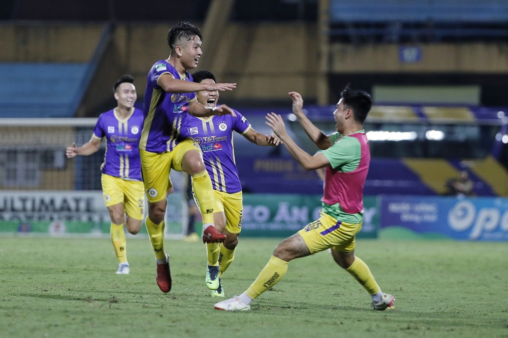 Highlights Hà Nội 2-0 Bình Định: Mãn nhãn tuyệt phẩm của Văn Hậu, Thái Quý