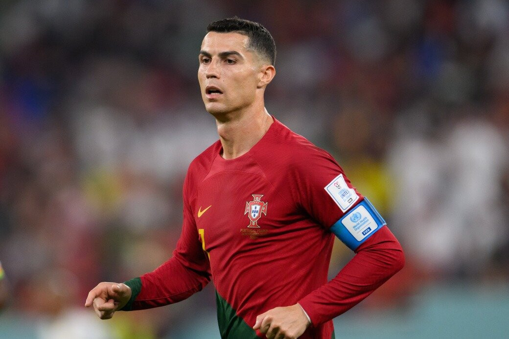 Ronaldo nhận đề nghị lương cực 'khủng' sau khi rời MU