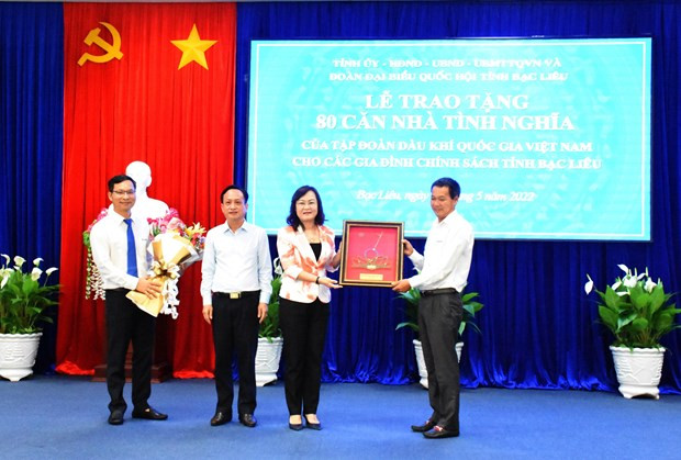 Bạc Liêu: Tập đoàn Dầu khí Việt Nam trao tặng 80 căn nhà tình nghĩa