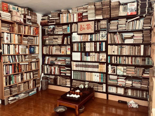 Library of antique books and newspapers for Hanoi lovers