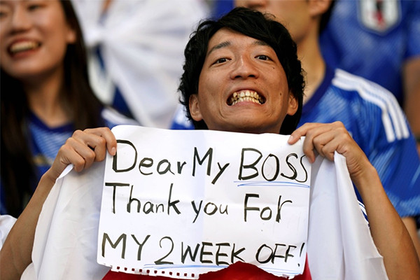 CĐV Nhật Bản 'cảm ơn sếp đã cho nghỉ 2 tuần' khi đi xem World Cup