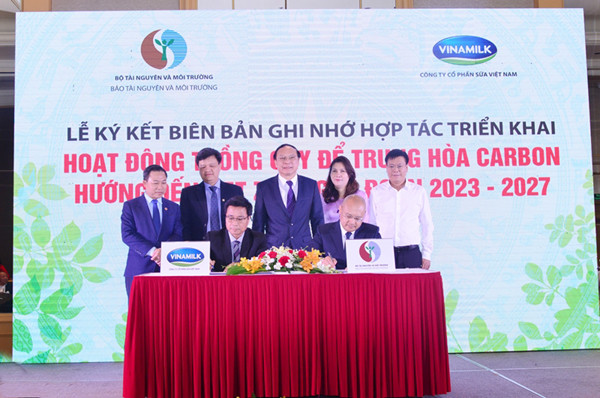 Vinamilk tiên phong trồng cây hướng đến mục tiêu Net Zero 2050