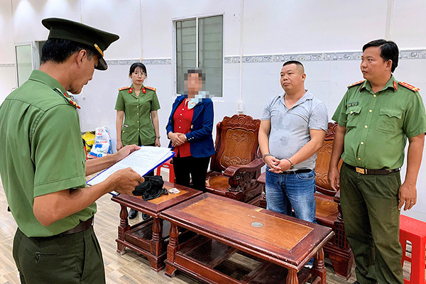 Bắt nghi phạm cưỡng ép gần 60 người Việt ở lại nước ngoài trái phép