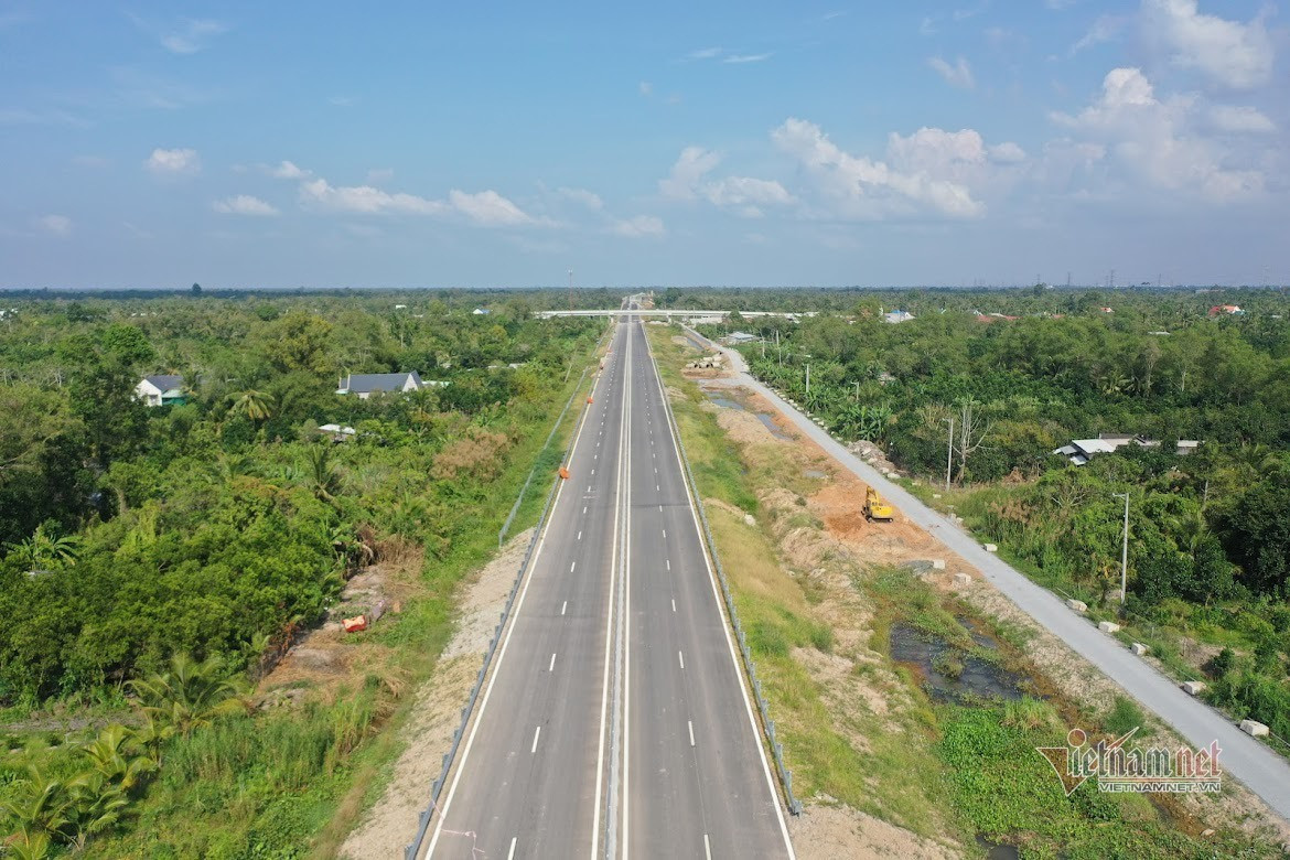 Đẩy nhanh tốc độ đô thị, phân bố các vùng đô thị lớn