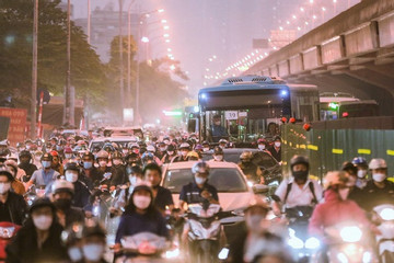 Lô cốt đường Nguyễn Xiển được thu hẹp, người dân có thêm 3m để lưu thông