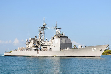 Tuần dương hạm Mỹ hoạt động gần quần đảo Trường Sa