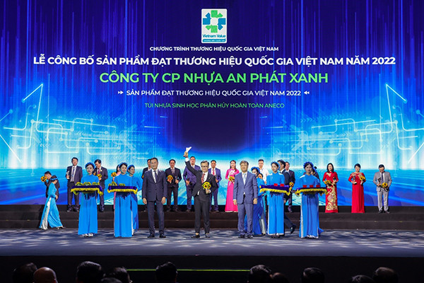 Lần đầu túi nhựa sinh học phân hủy được vinh danh thương hiệu quốc gia