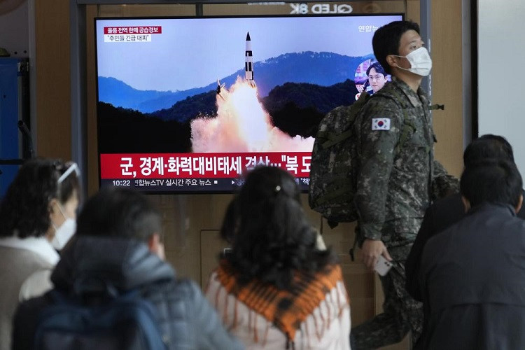 Triều Tiên bất ngờ phóng tên lửa đạn đạo tầm ngắn