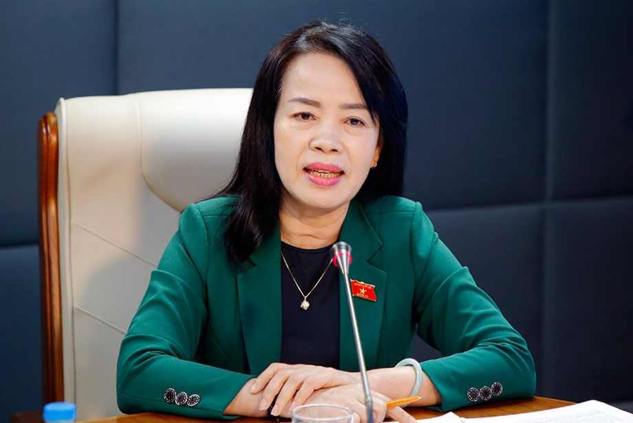 “Xã hội hóa làm sách giáo khoa như tiếng kèn ngập ngừng”