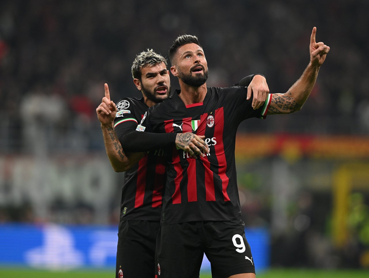 Giroud bùng nổ, AC Milan đoạt vé vào vòng 1/8 Champions League