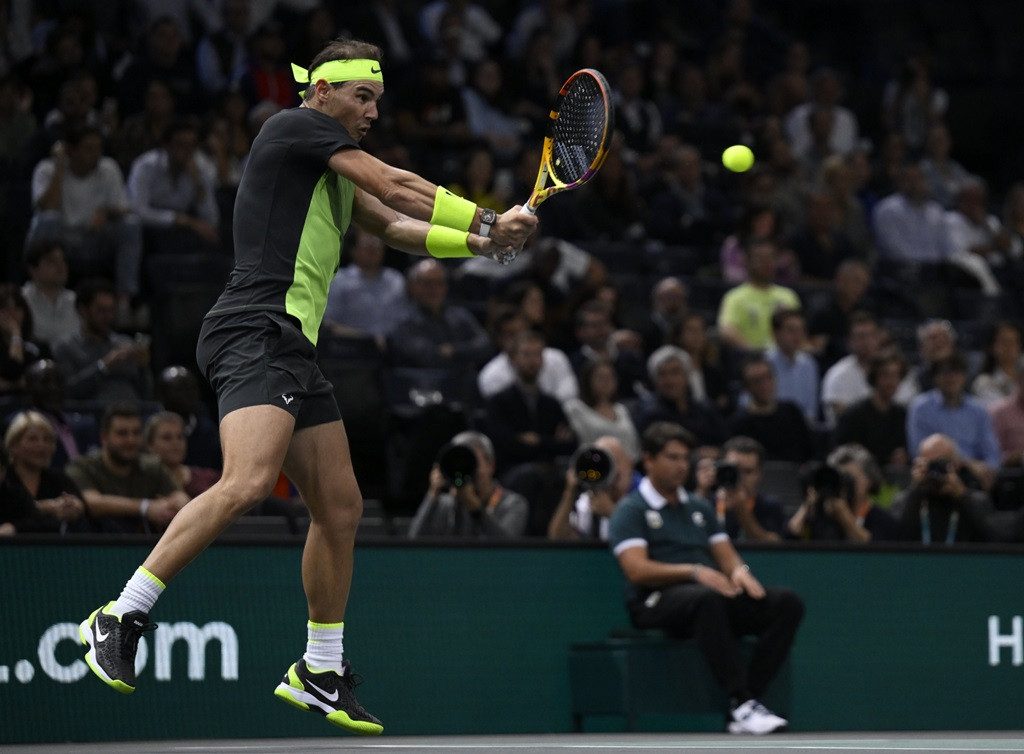 Nadal dừng bước ngay trận ra quân Paris Masters