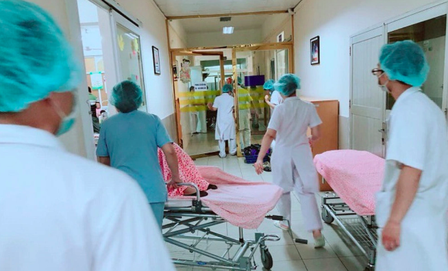 Ngoạn mục cứu bé sinh non trong nhà vệ sinh bệnh viện, vừa chào đời đã ngừng tim