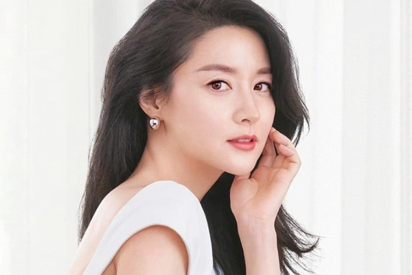 Lee Young Ae hỗ trợ chi phí vận chuyển thi thể nạn nhân ở Itaewon