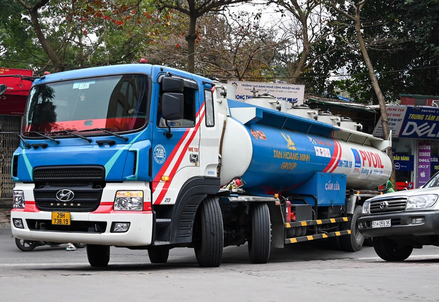 Hà Nội nới khung giờ cho xe téc chở xăng, dầu vào nội thành