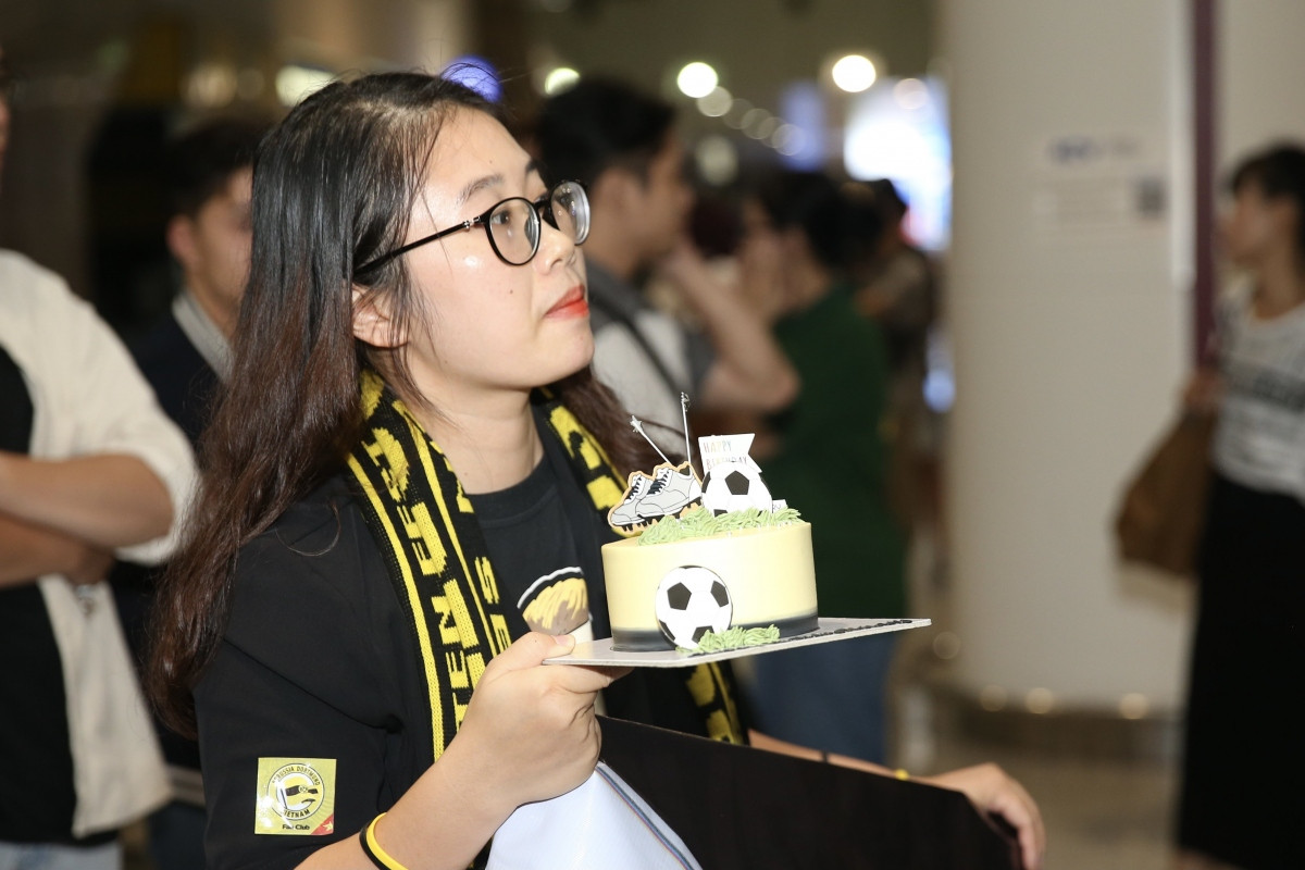 borussia dortmund touches down in vietnam picture 3