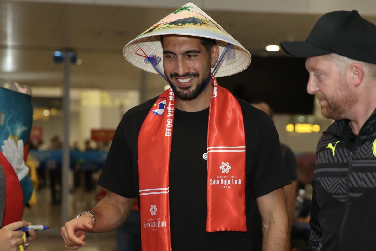 borussia dortmund touches down in vietnam picture 7