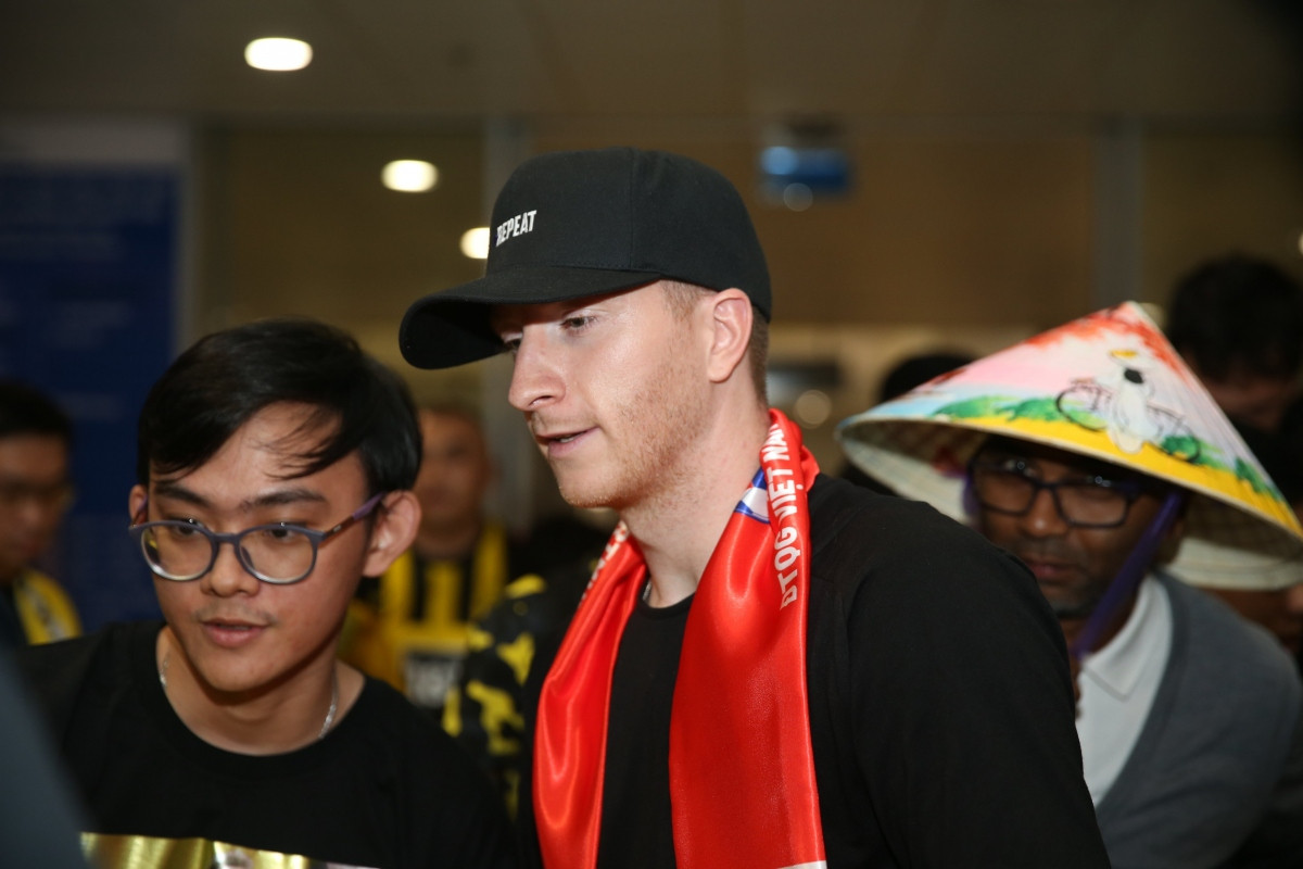 borussia dortmund touches down in vietnam picture 5