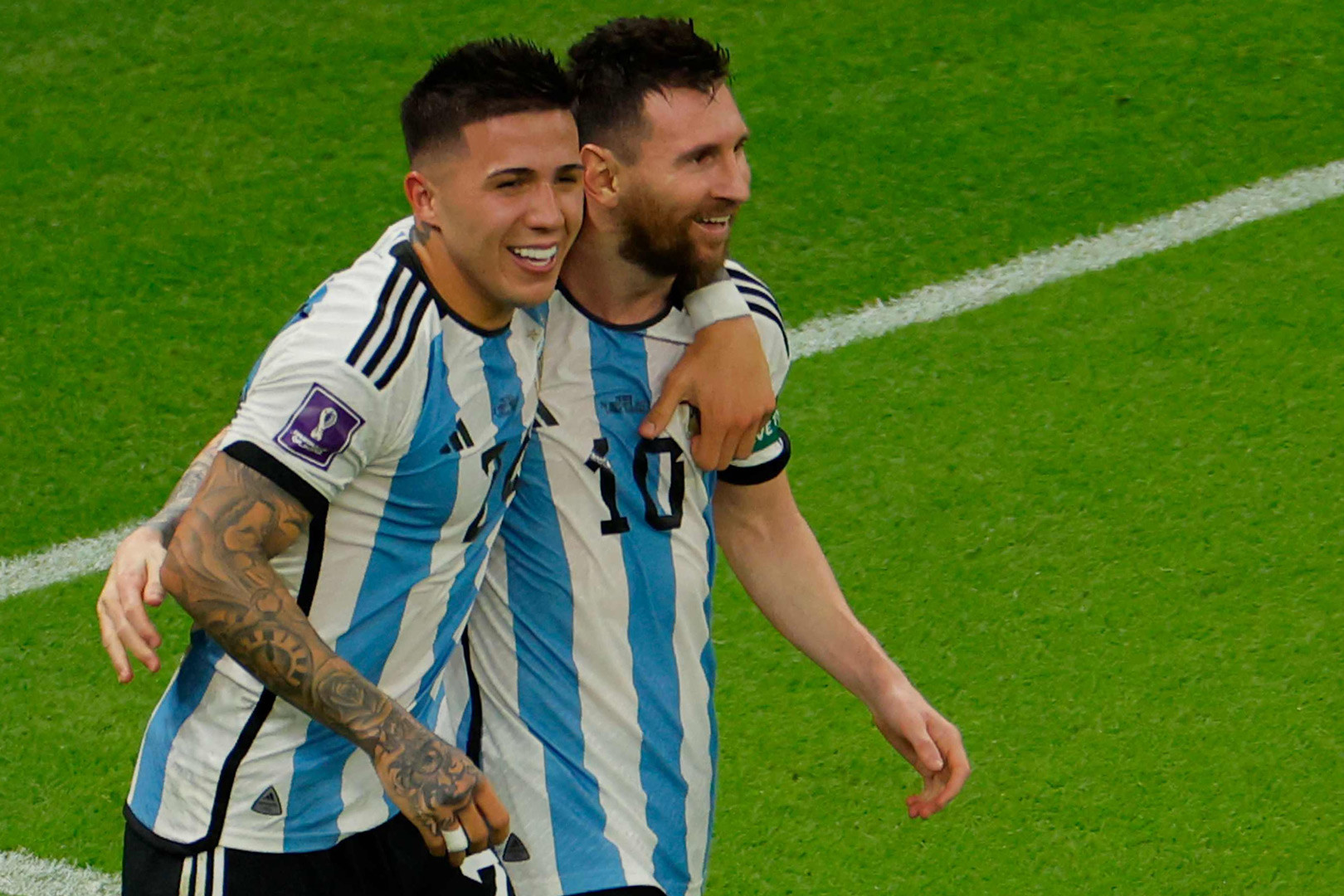 Enzo Fernandez: Từ cậu bé cầu xin Messi đến người hùng Argentina