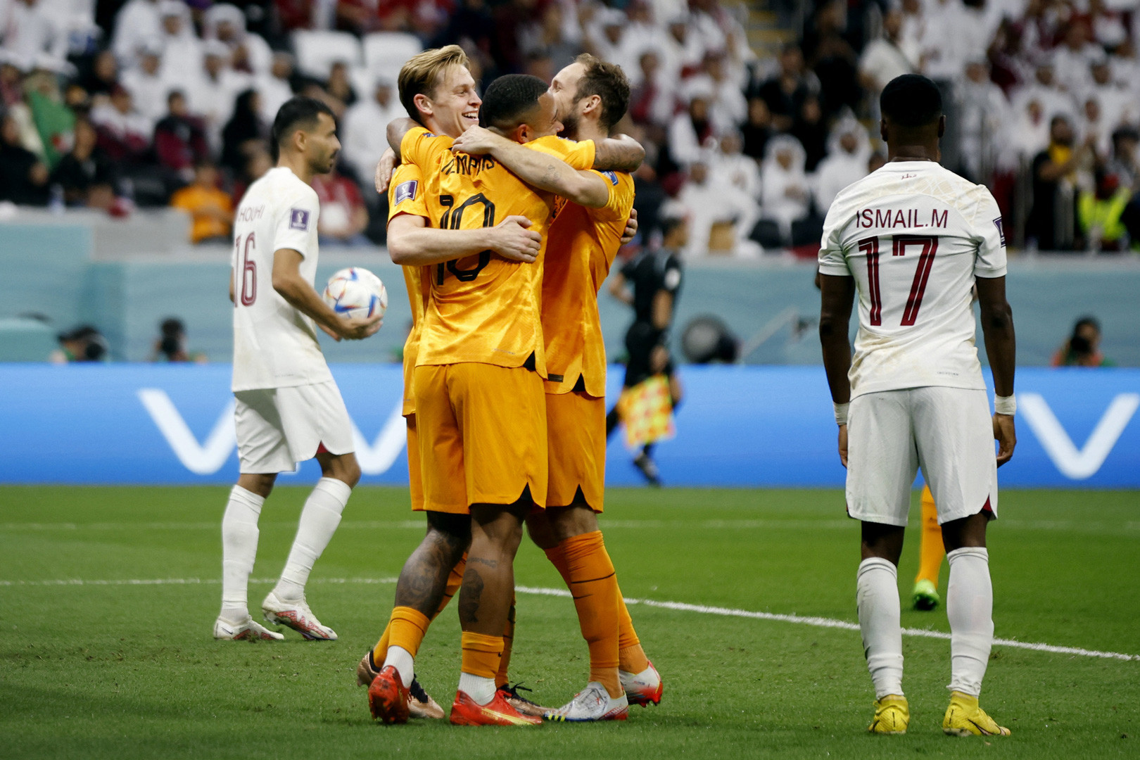 Video bàn thắng World Cup Hà Lan 2-0 Qatar: 'Cơn lốc cam' cuốn phăng chủ nhà