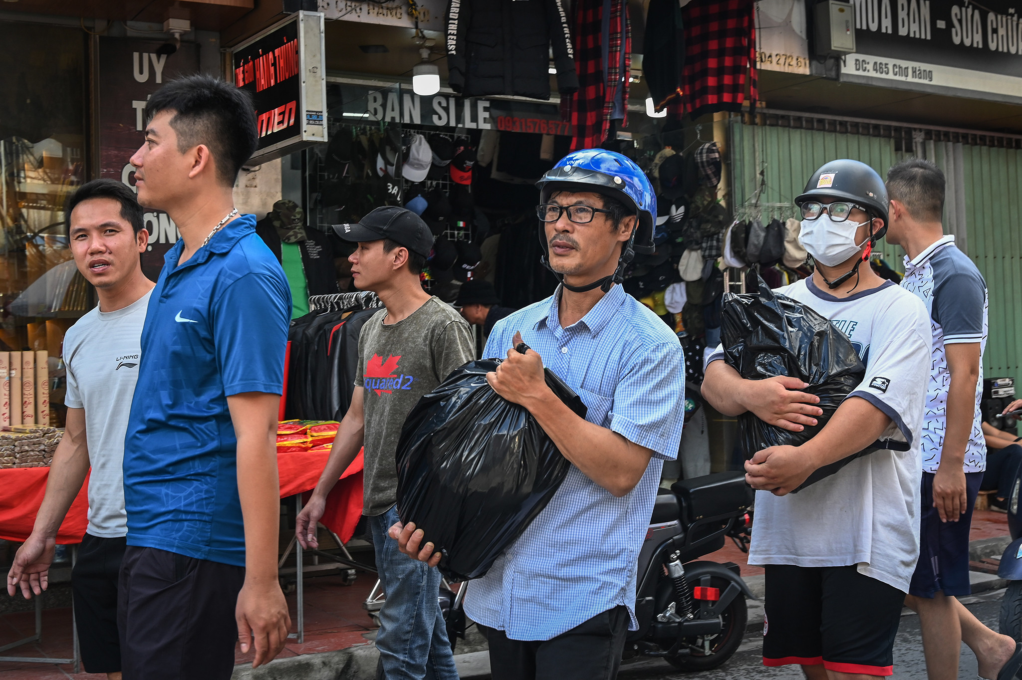 Chợ phiên Hải Phòng, nơi chủ yếu đàn ông đi mua sắm