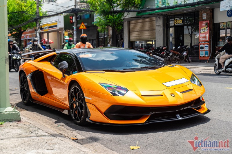 Ngắm siêu xe Lamborghini Aventador SVJ Roadster của đại gia Hà Nội trị giá 30 tỷ