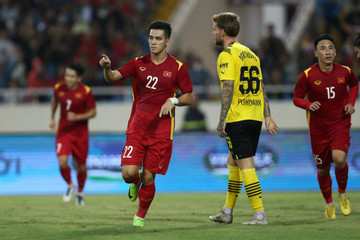 Video Tiến Linh 'xé lưới' Borussia Dortmund