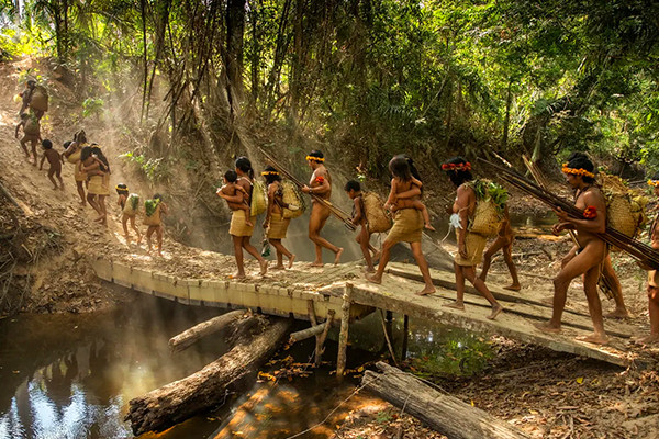 Cuộc sống bí ẩn của bộ lạc bị đe dọa nhiều nhất trên thế giới ở Amazon