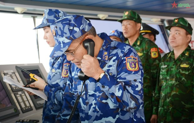 Vietnam, China begin joint sea patrol hinh anh 1