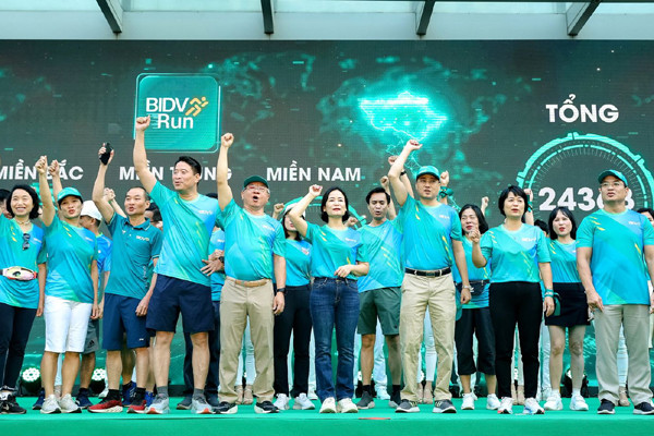 Khởi động giải chạy BIDVRUN - Tết ấm cho người nghèo 2023