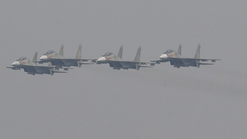Su-30MK2 fighters puts on impressive performance in skies of Hanoi