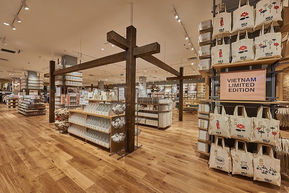 Retailers catch up with increasing shopping demand by year-end